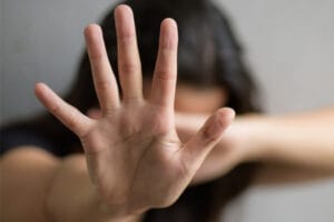 Homem é preso em SP por tentativa de feminicídio após atear fogo na companheira
