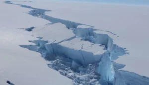 Maior iceberg do mundo está prestes a entrar em colapso, afirma Nasa