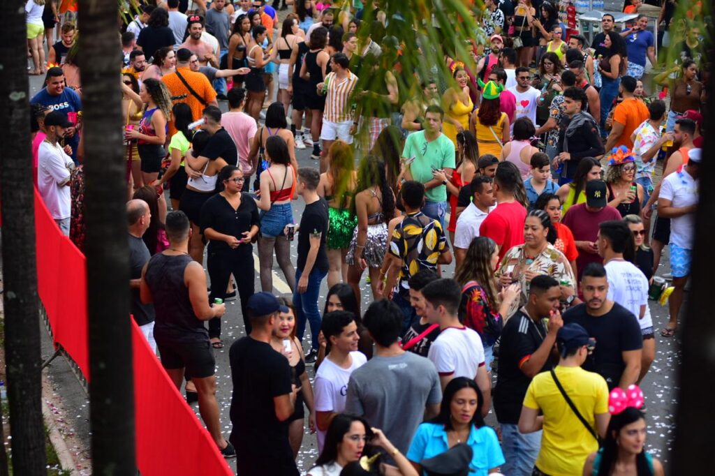 Samba e rock agitam bloco de pré-Carnaval de Goiânia em 7 de fevereiro