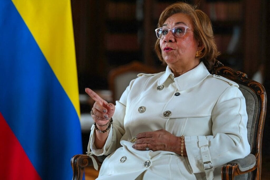 Petróleo é a ‘raiz do conflito’ de Trump com Maduro, diz chanceler colombiana