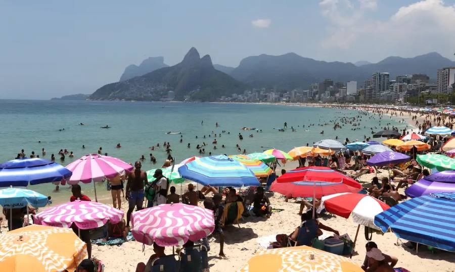 Rio de Janeiro pode atingir 39°C neste domingo com alerta de calor