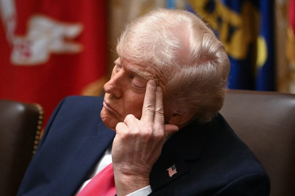 Governos democratas confrontam Trump em investigações contra agentes de imigração