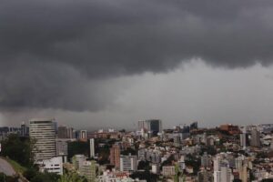 SP terá semana de chuva e baixas temperaturas; número de mortos por temporais sobe