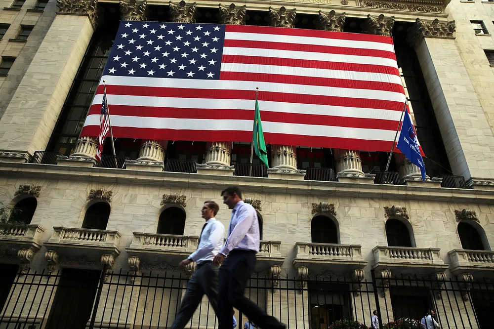 PMI de serviços dos EUA se mantém em 52,5 em janeiro, diz S&P; PMI composto sobe a 52,8