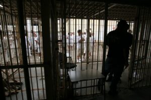 Câmara aprova compensação a municípios por impactos de presídios