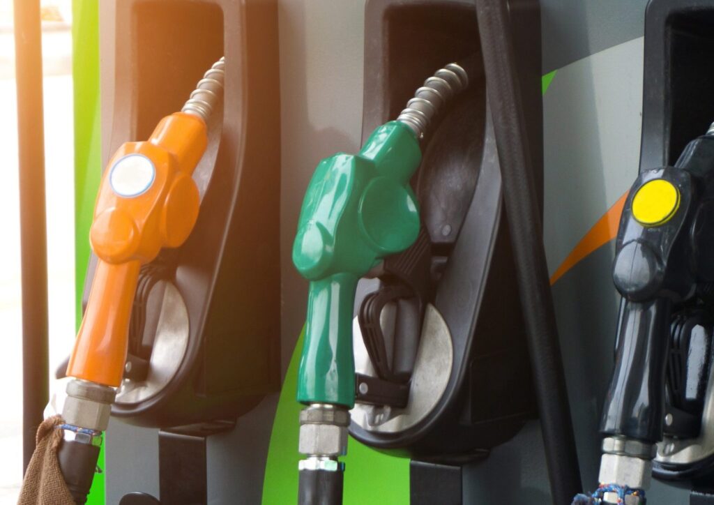 Motoristas do DF aguardam a redução da gasolina nos postos do DF