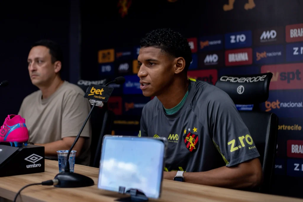 Goleiro Halls causa polêmica ao dizer motivo de trocar Vila Nova por Sport: "visibilidade muito maior"