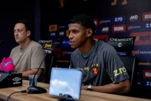 Goleiro Halls causa polêmica ao dizer motivo de trocar Vila Nova por Sport: "visibilidade muito maior"