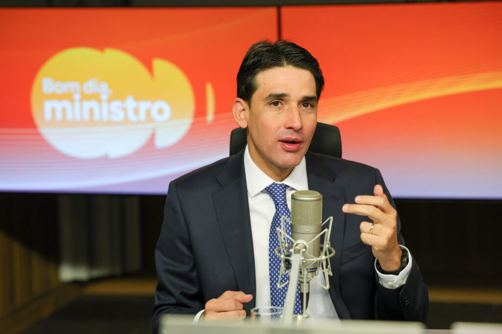 Ministro anuncia conclusão de dragagem no Porto de Suape