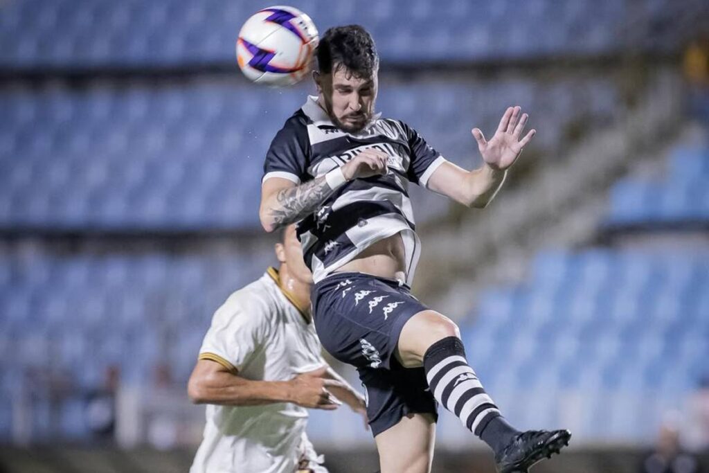 Foto colorida do jogo entre XV de Piracicaba e Sertãozinho - Metrópoles