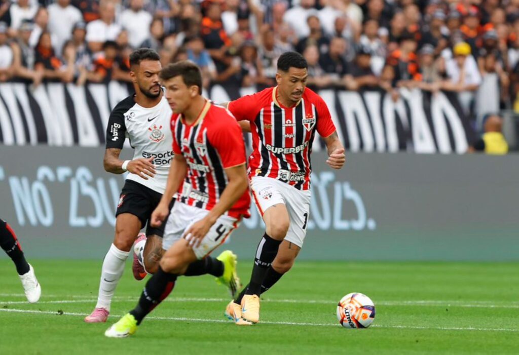 Com gol no fim, Corinthians e São Paulo empatam 1° clássico do ano - destaque galeria