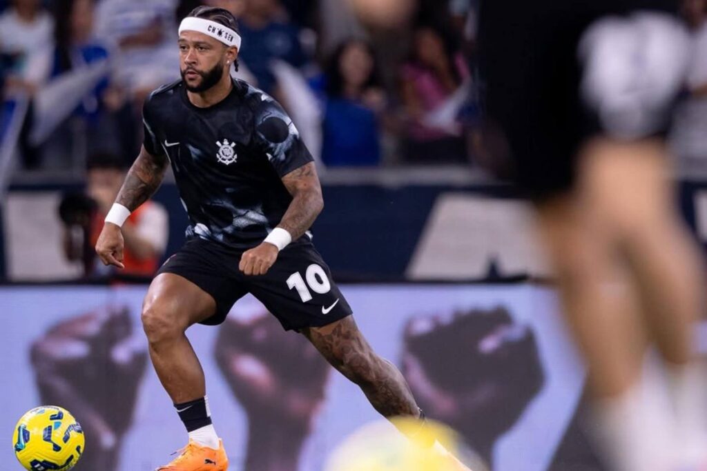 Corinthians corre para ter Memphis Depay na Supercopa em Brasília