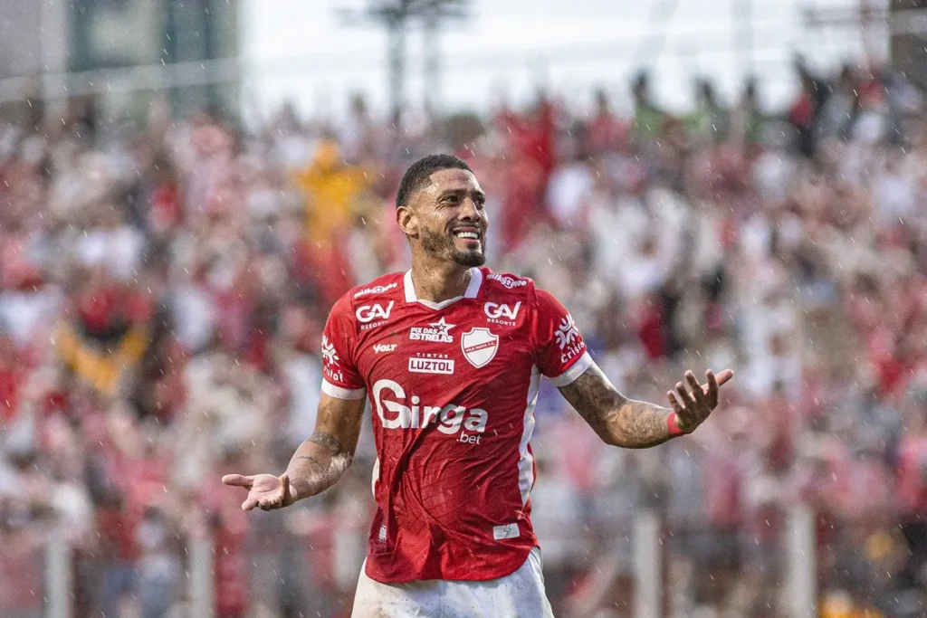 Willian Formiga aponta desatenção em derrota do Vila Nova no clássico contra o Atlético