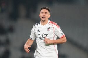 Gabriel Paulista com a camisa do Besiktas