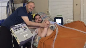 Homem morre após o pai preso pela polícia de imigração