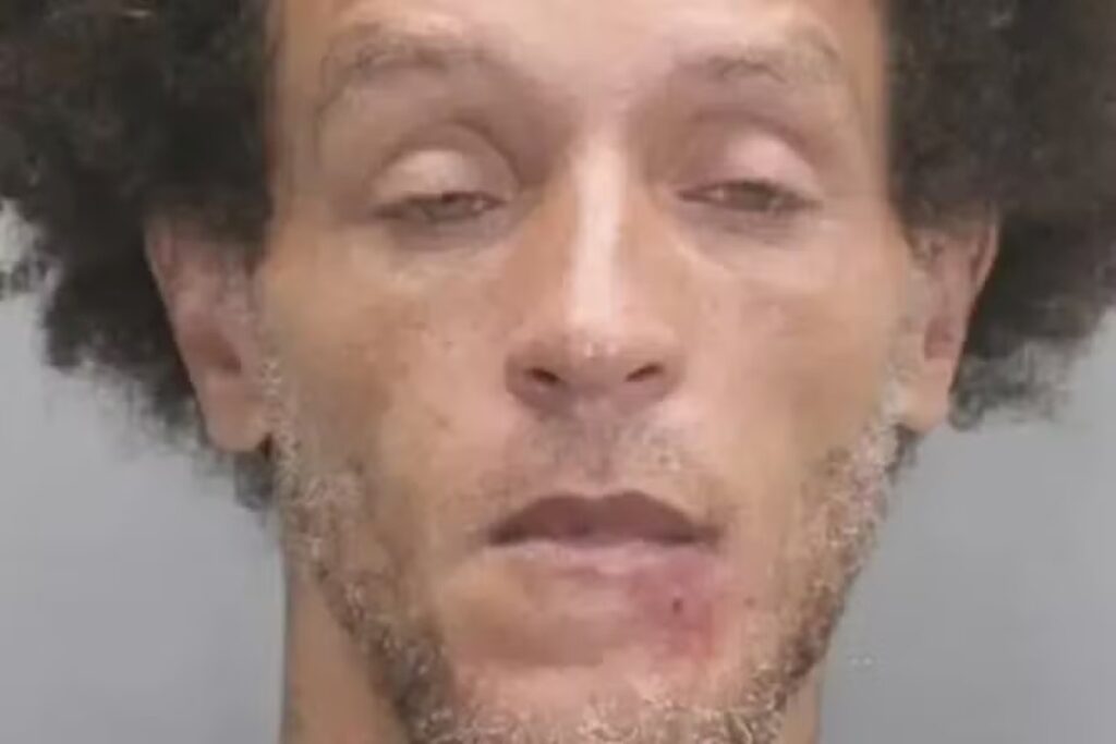 Foto colorida de ex-jogador da NBA preso - Metrópoles