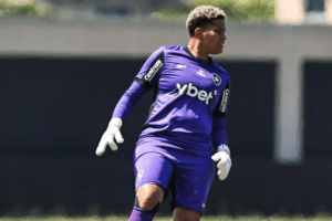 Atleta do Botafogo é vítima de racismo após anúncio de renovação - destaque galeria