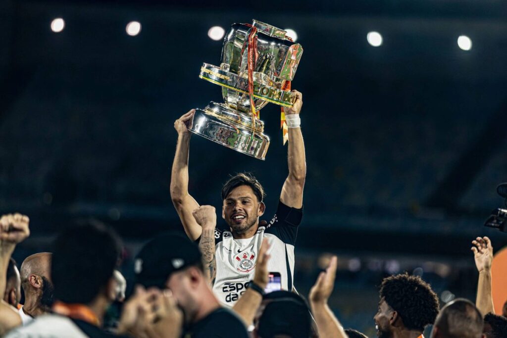 Vídeo: Angel Romero é homenageado antes de estreia do Corinthians