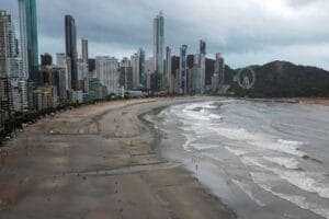 Balneário Camboriú recebe 2026 com queima de fogos de 15 minutos e coro de aplausos