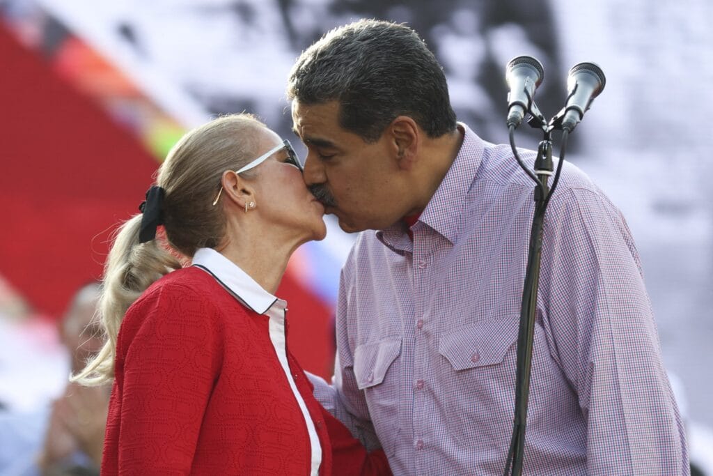 Quem é Cilia Flores, primeira-dama da Venezuela capturada com Maduro pelo governo Trump