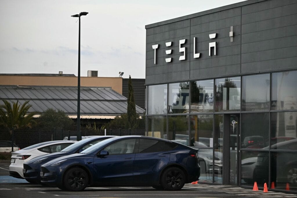 Vendas da Tesla caem 9% em 2025 ante 2024 e desaceleram pelo segundo ano seguido