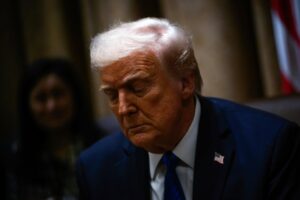 Países que fazem negócios com Irã terão tarifa adicional de 25%, efetiva desde já diz trump