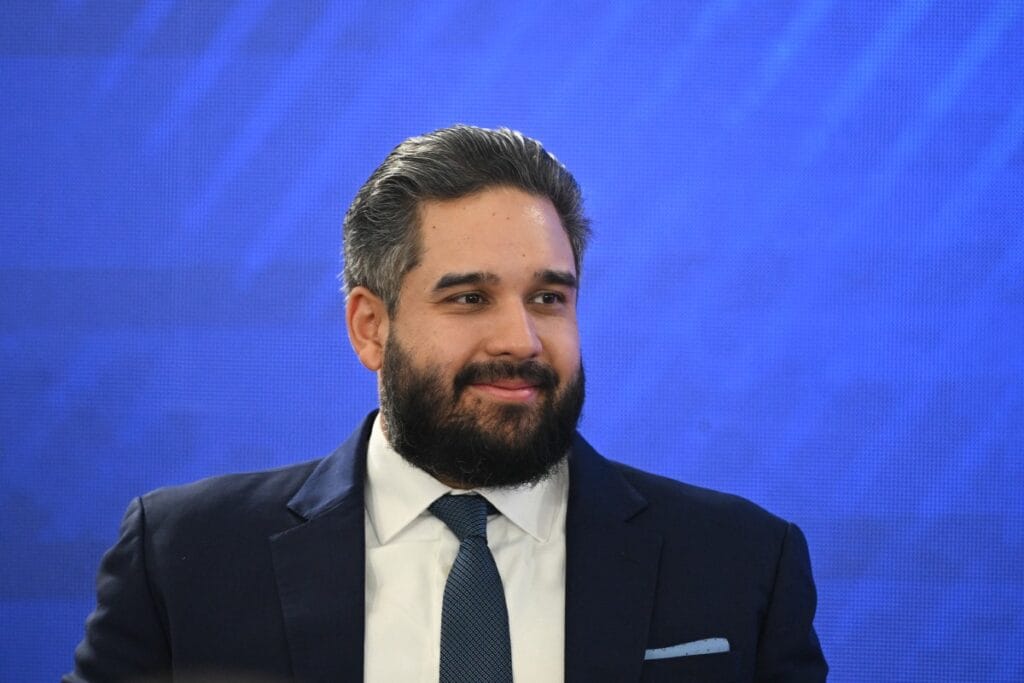 ‘Não vão nos ver fracos’, diz filho de Maduro após operação dos EUA