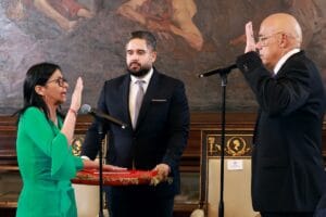 Venezuela sem Maduro empossa presidente interina
