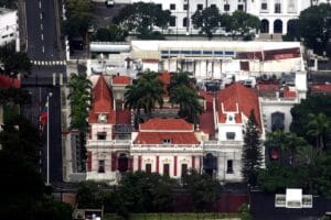 Disparos são ouvidos perto do palácio presidencial da Venezuela, mas situação está sob controle
