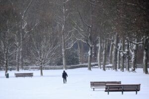 Tempestade de neve causa cancelamento de centenas de voos nos Países Baixos e na França