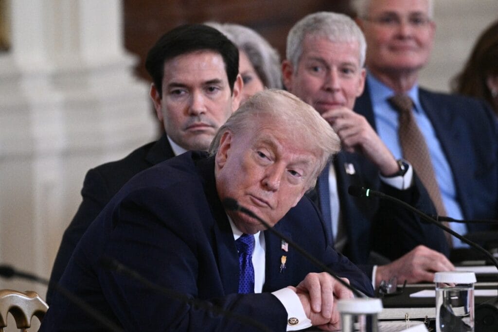 Trump diz que petroleiro apreendido pelos EUA no Caribe está retornando à Venezuela