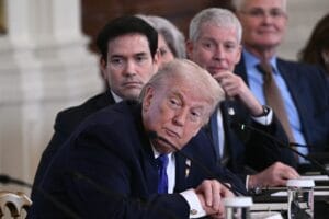 Trump diz que petroleiro apreendido pelos EUA no Caribe está retornando à Venezuela