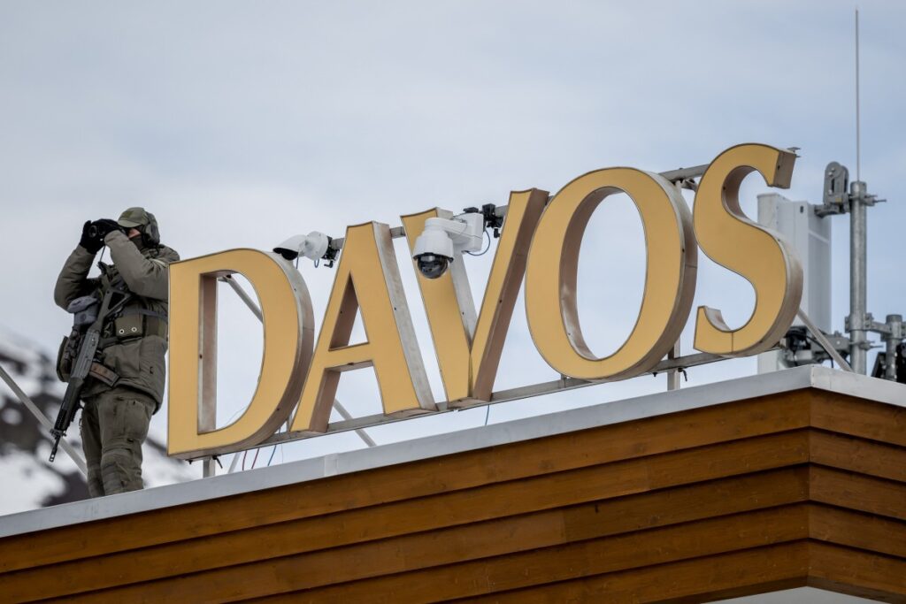 Em Davos. autoridades citam relevância de IA na economia, mas apontam riscos