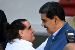 Presidente interina da Venezuela destitui ministro apontado como laranja de Maduro