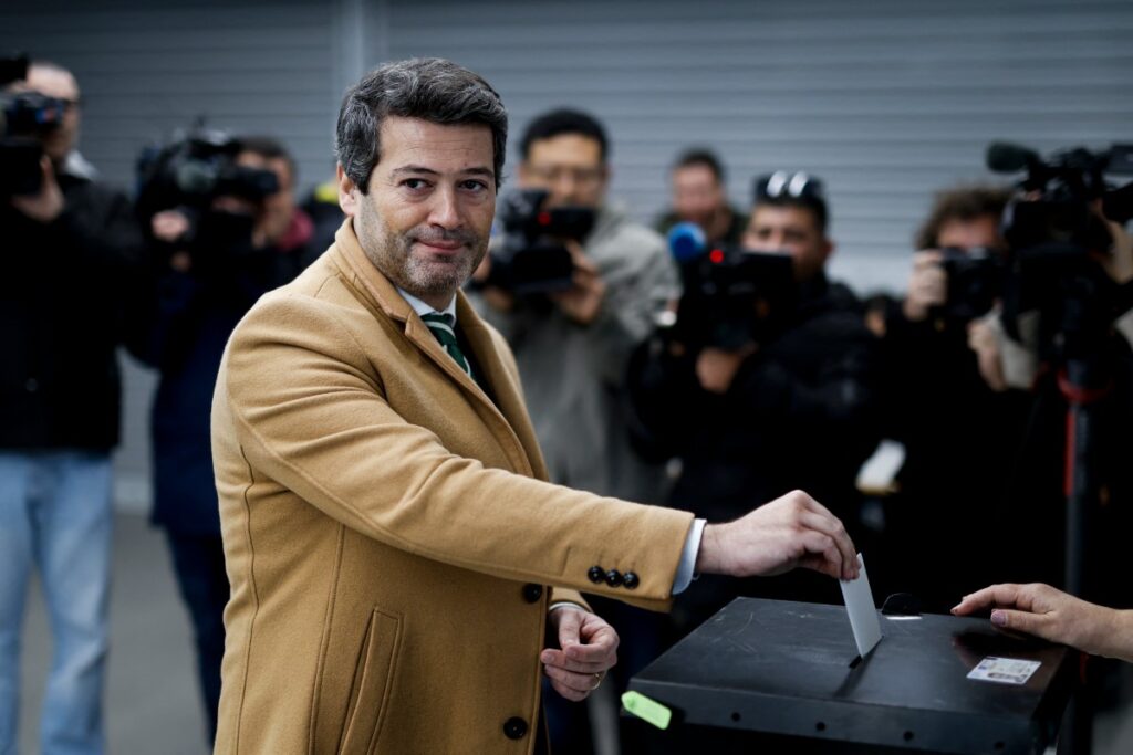 Boca de urna aponta segundo turno entre socialista e ultradireitista em Portugal