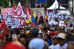 Chavismo vai às ruas de Caracas para pedir libertação de Maduro