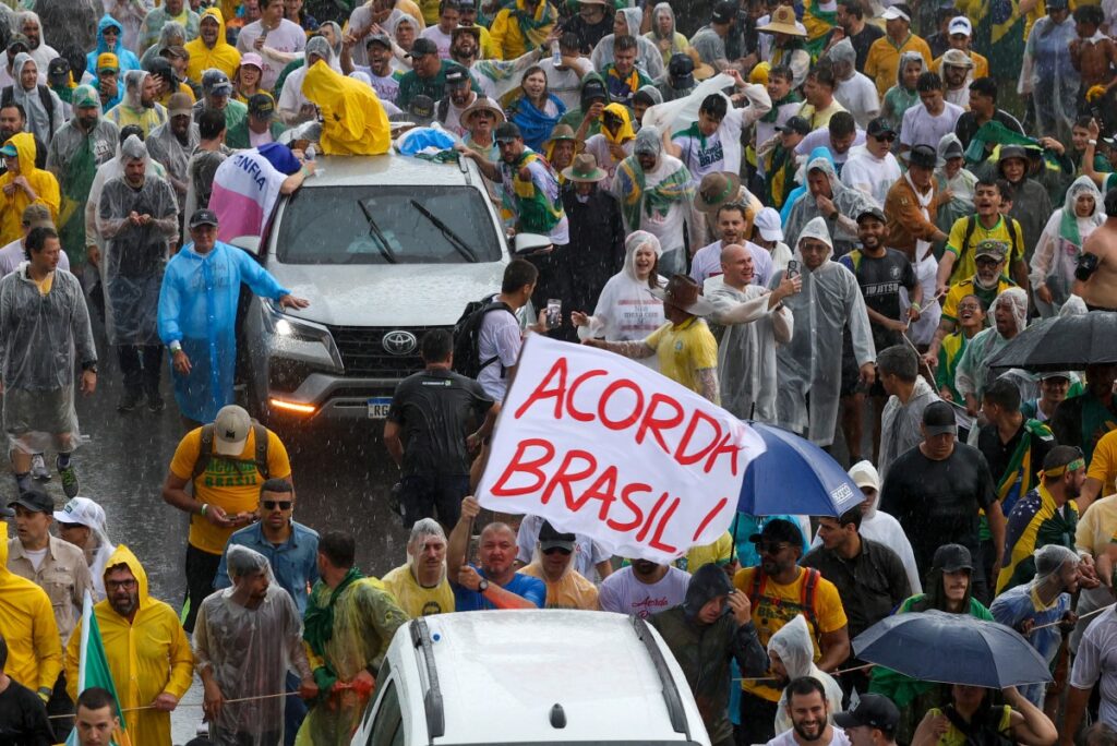 CBMDF atendem 89 pessoas após raio na Praça do Cruzeiro
