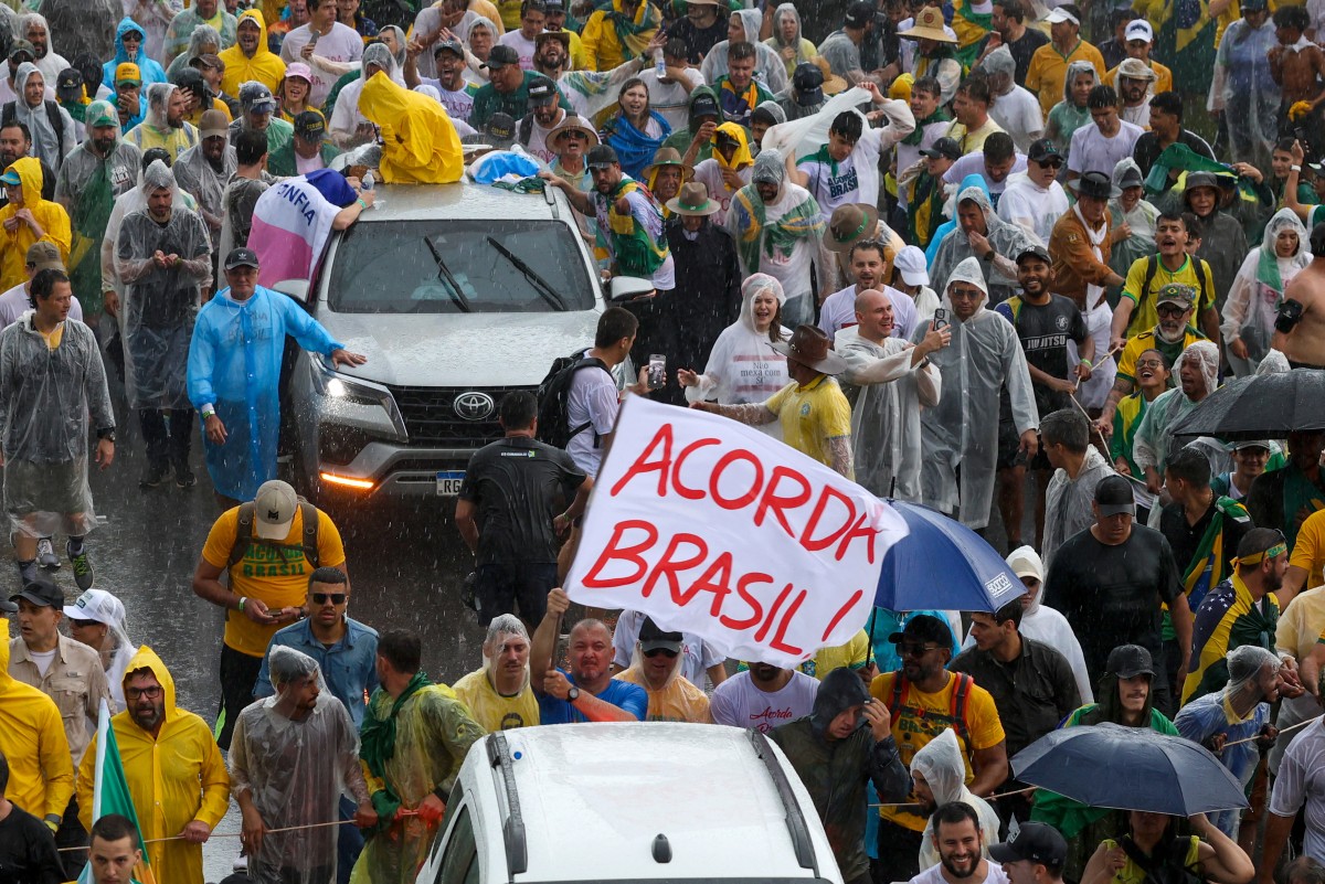 CBMDF atendem 89 pessoas após raio na Praça do Cruzeiro