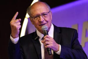 Acordo Mercosul-UE deve entrar em vigor em 2026, diz Alckmin
