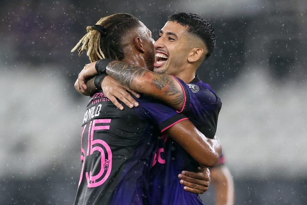 Com gols de bola parada, Botafogo vence o Bangu no Campeonato Carioca - destaque galeria