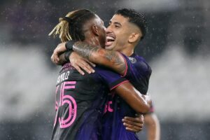 Com gols de bola parada, Botafogo vence o Bangu no Campeonato Carioca - destaque galeria