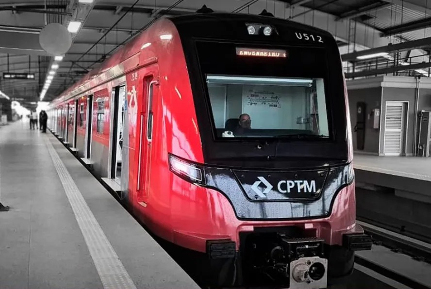 Muro cai sobre trilhos e afeta circulação de trens na linha 12-safira da CPTM