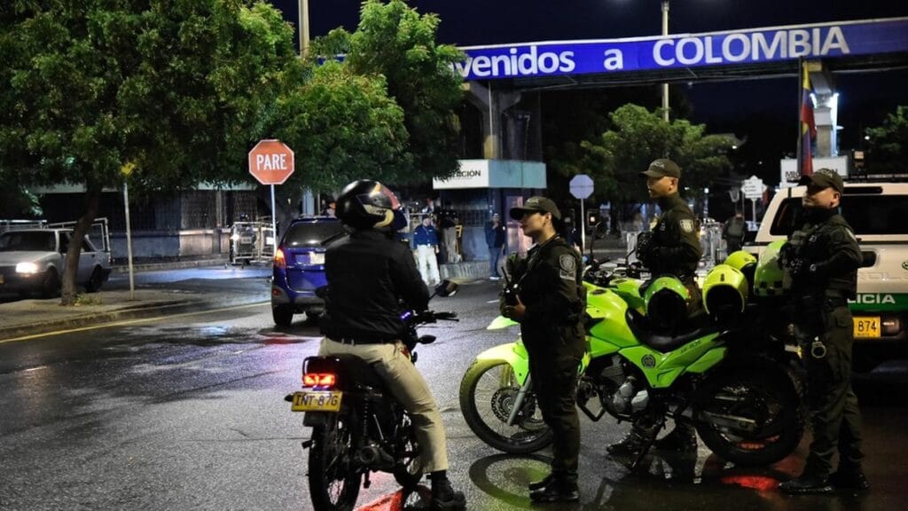 Jornalistas do mundo todo lotam a já movimentada fronteira Colômbia-Venezuela