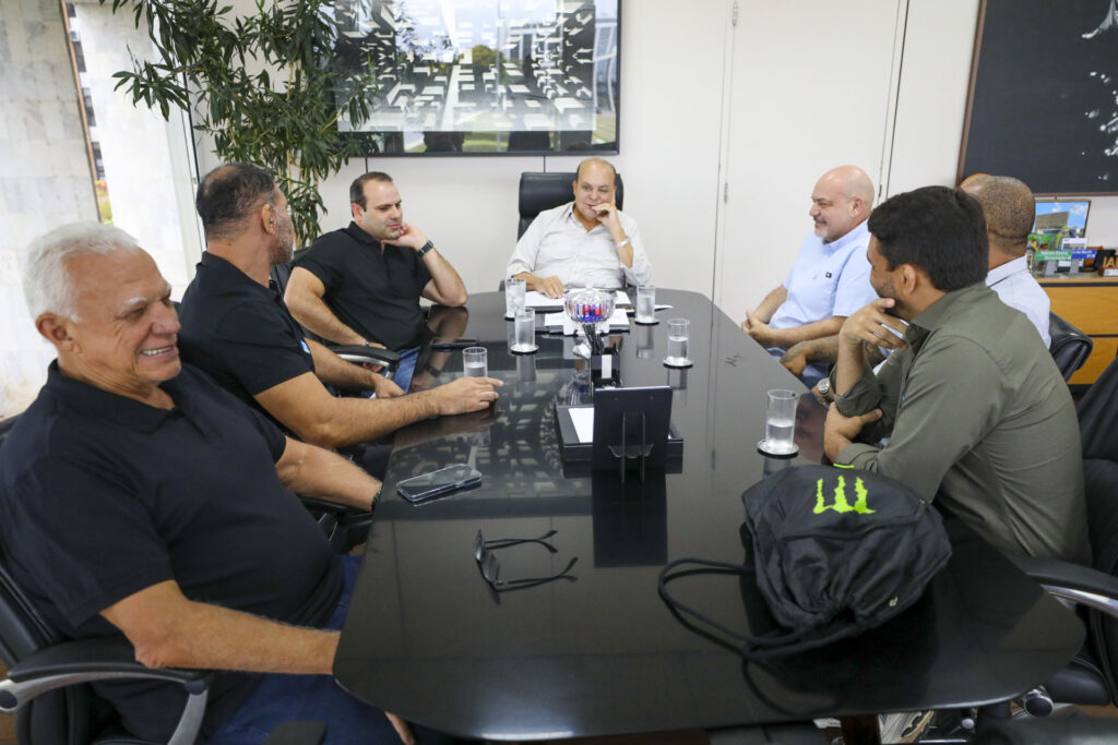 Ibaneis Rocha recebe atletas do LFA e apoia evento de MMA em Brasília