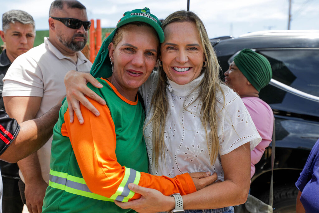 GDF entrega segundo papa-entulho em Samambaia