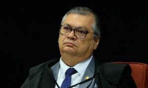 Dino proíbe emendas para ONGs comandadas por parentes de parlamentares