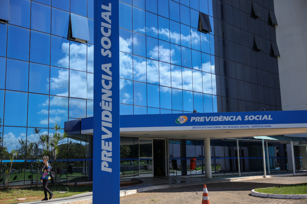 STF converte prisão de investigado por fraudes no INSS em domiciliar por risco de morte
