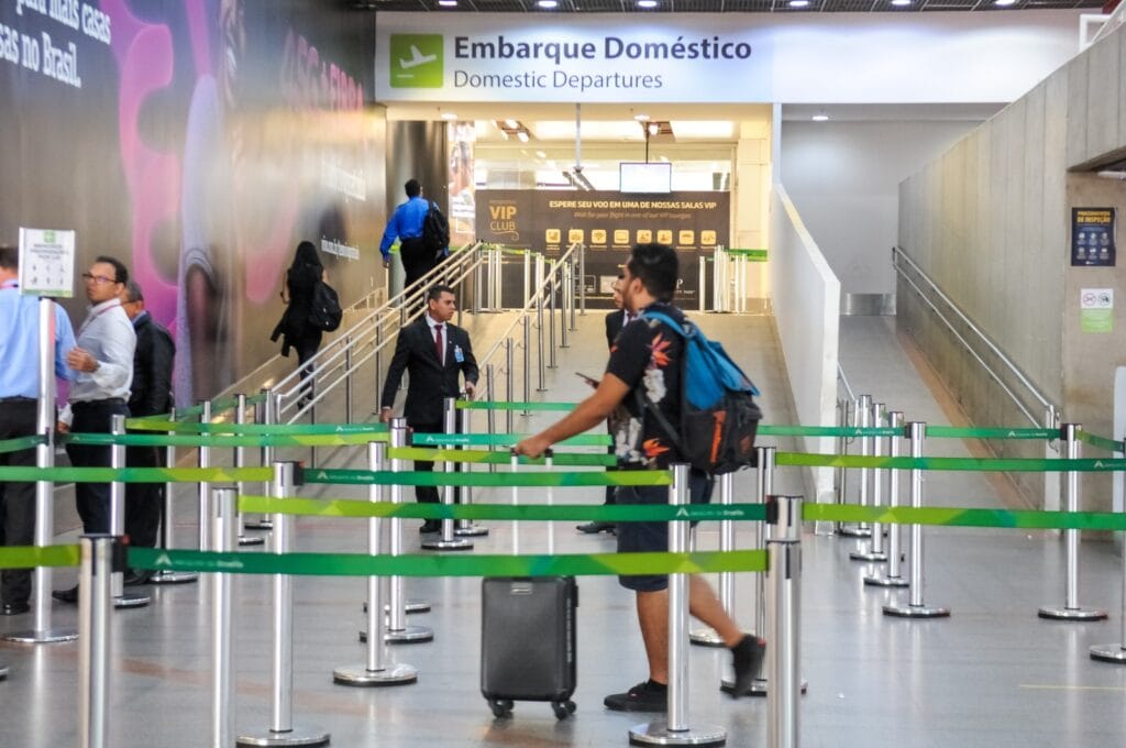 Câmara aprova emissão de bilhetes aéreos por agências até 10 dias antes da viagem
