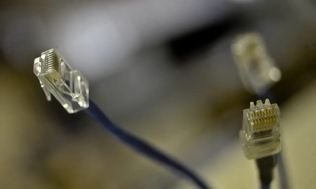 Após cerco ao ‘gatonet’ em 2025, plataformas piratas seguem fora do ar no Brasil, e usuários reclamam