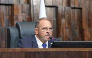 Presidente interino da Alerj exonera filho e ex-mulher de Cabral e mais 200